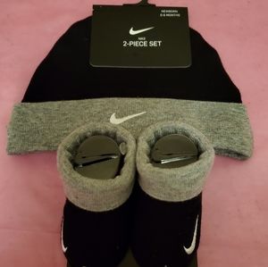Infant Nike 2 pc Hat & Booties Set sz 0-6mth- NWT